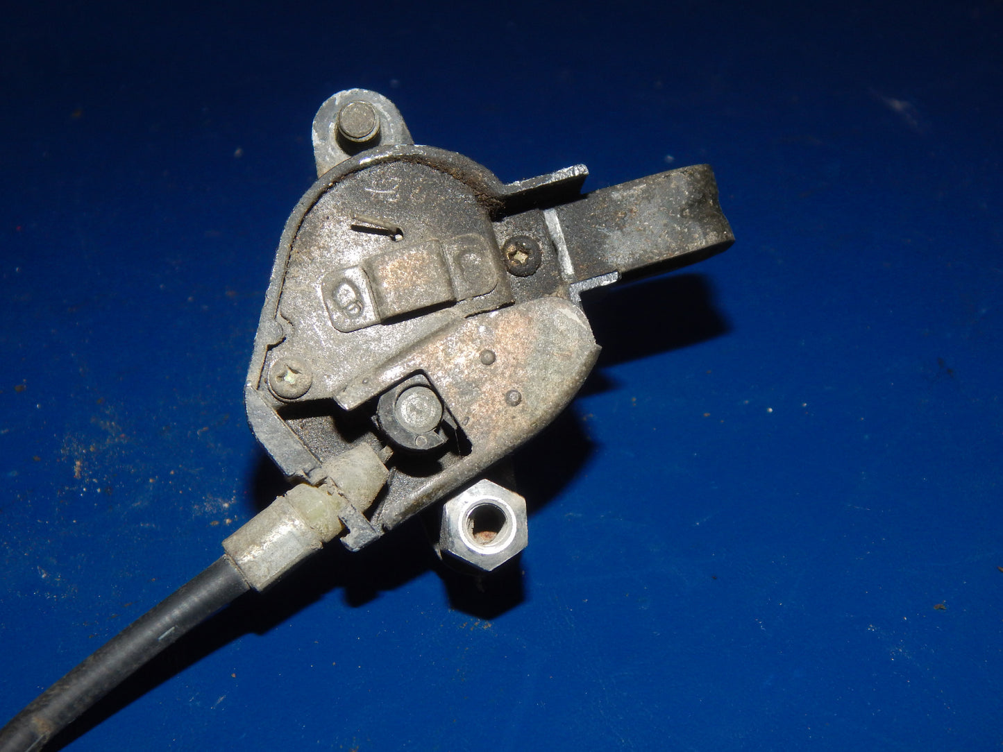 1993 SUZUKI BANDIT GSF 400 SEAT HELMET LOCK+KEY PLATE+BRACKET SUPPORT - MotoRaider