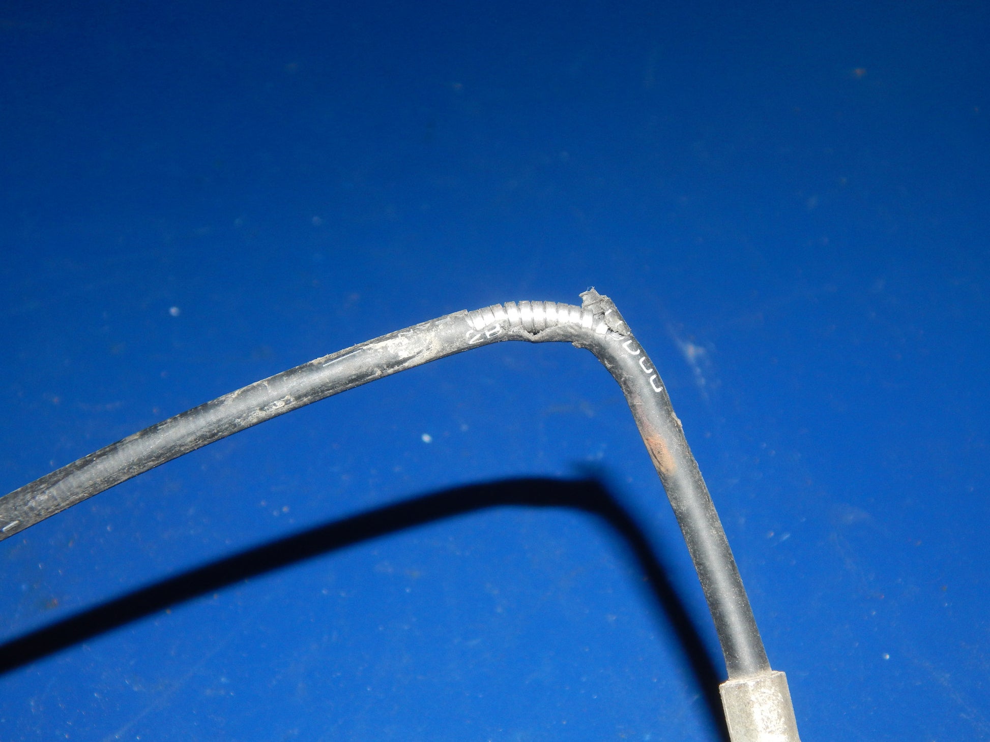 1993 SUZUKI BANDIT GSF 400 SEAT HELMET LOCK+KEY PLATE+BRACKET SUPPORT - MotoRaider