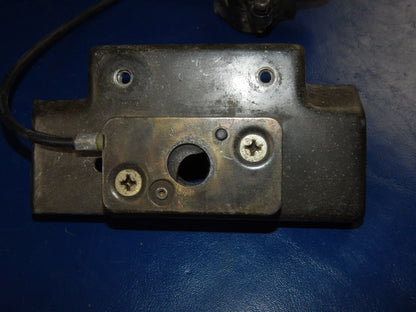 1993 SUZUKI BANDIT GSF 400 SEAT HELMET LOCK+KEY PLATE+BRACKET SUPPORT - MotoRaider