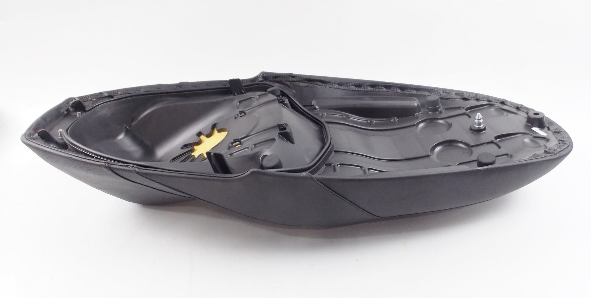 NOS OEM MALAGUTI SCOOTER CENTER 125 160 BLACK SADDLE SEAT LOWERED 106.116.03 - MotoRaider