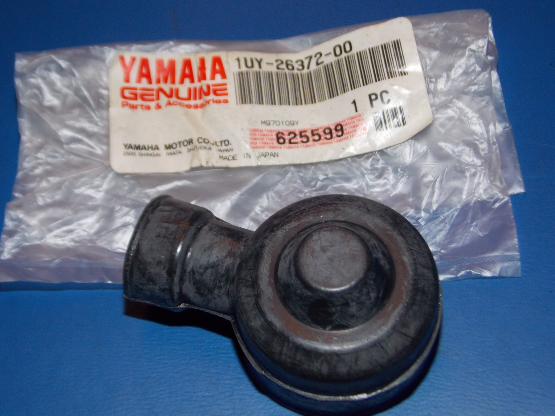 NOS YAMAHA 1987-2013 YFM350 HANDLE LEVER COVER  1UY-26372 - MotoRaider