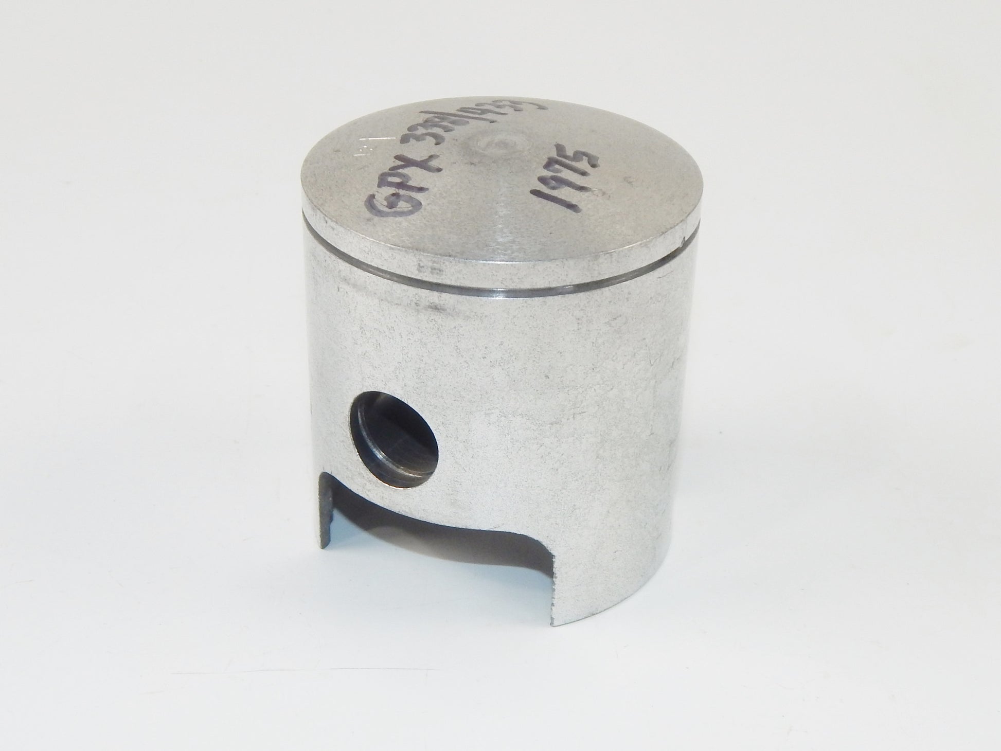 OEM 1975 YAMAHA SNOWMOBILE GPX338 GPX433 PISTON 68 mm VINTAGE - MotoRaider