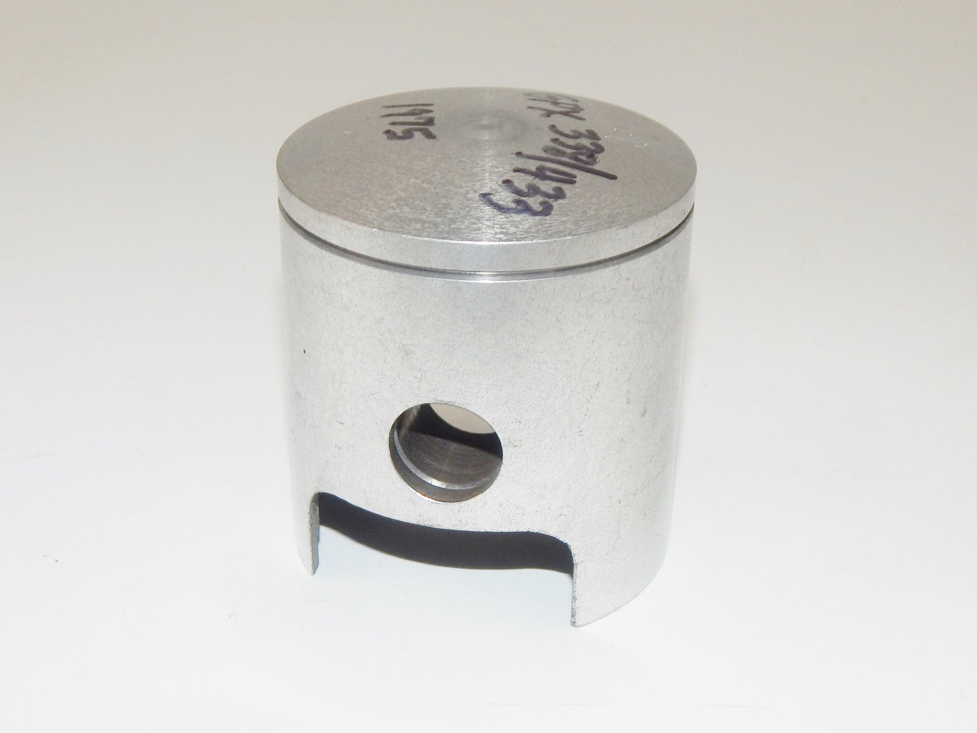 OEM 1975 YAMAHA SNOWMOBILE GPX338 GPX433 PISTON 68 mm VINTAGE - MotoRaider