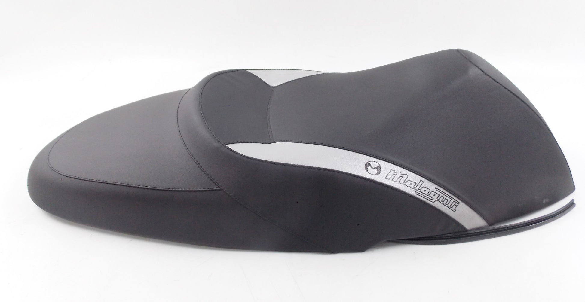 NOS OEM MALAGUTI CENTRO 125 160 BLACK/SILVER SADDLE SEAT LOWERED 106.116.03 - MotoRaider