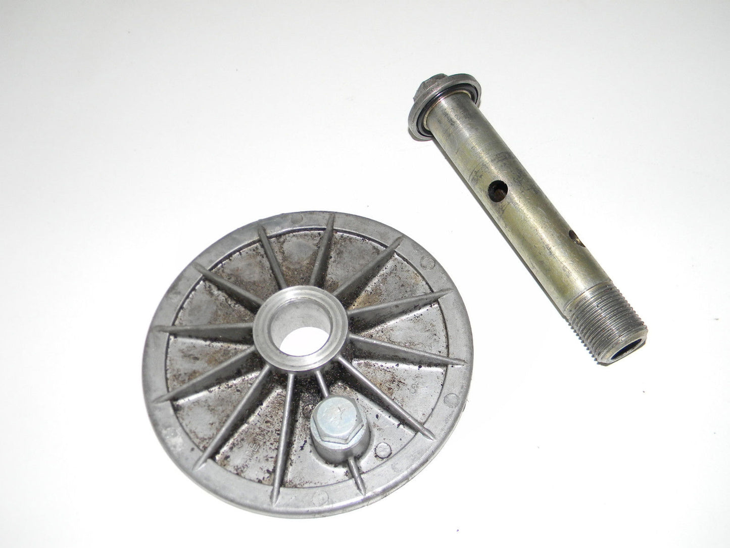 1976 - 79 Kawasaki KZ1000 MOTOR OIL FILTER HOUSING KZ 1000 KZ900 900 Z1 crank - MotoRaider