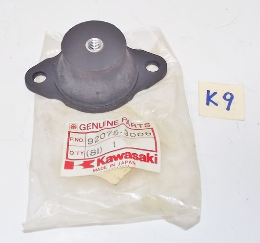 NOS KAWASKI 1986 1987 1988 1989 1990 JS550 JS440 ENGINE DAMPER MOUNT 92075-3006 - MotoRaider