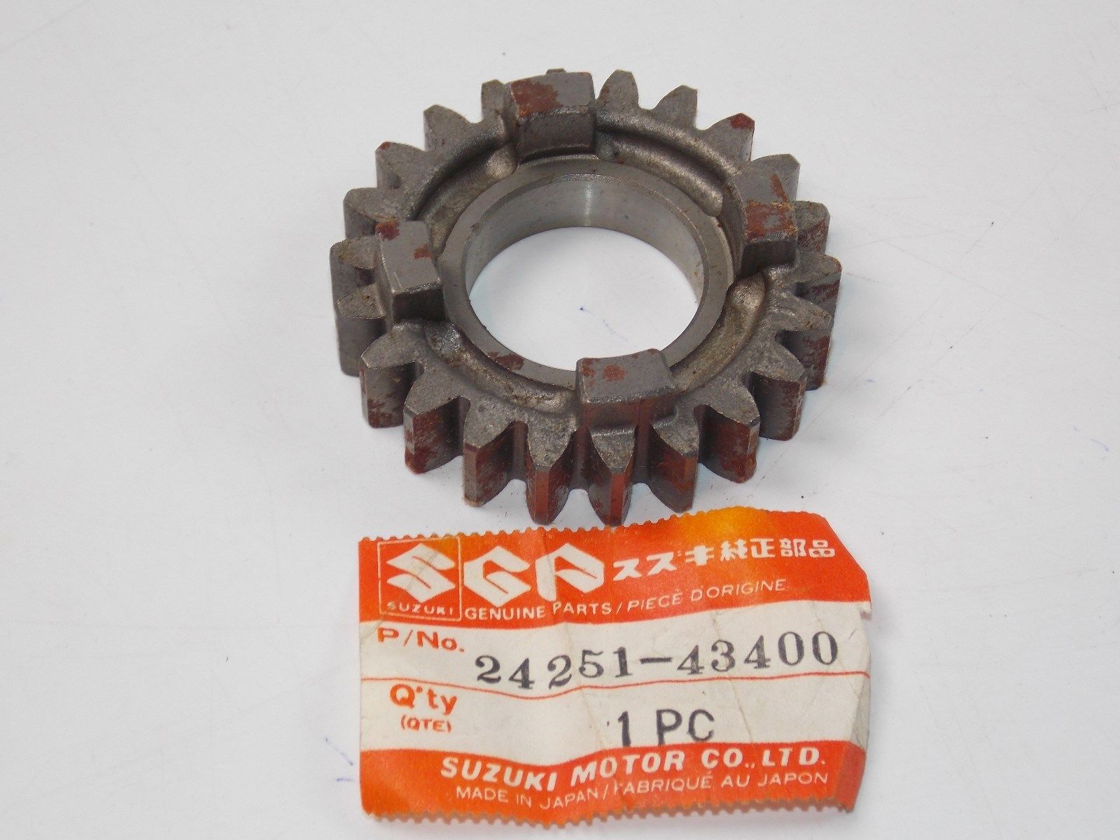 NOS SUZUKI 1983 1984 1985 1986 5TH DRIVE GEAR GSX550 24251-43400 - MotoRaider