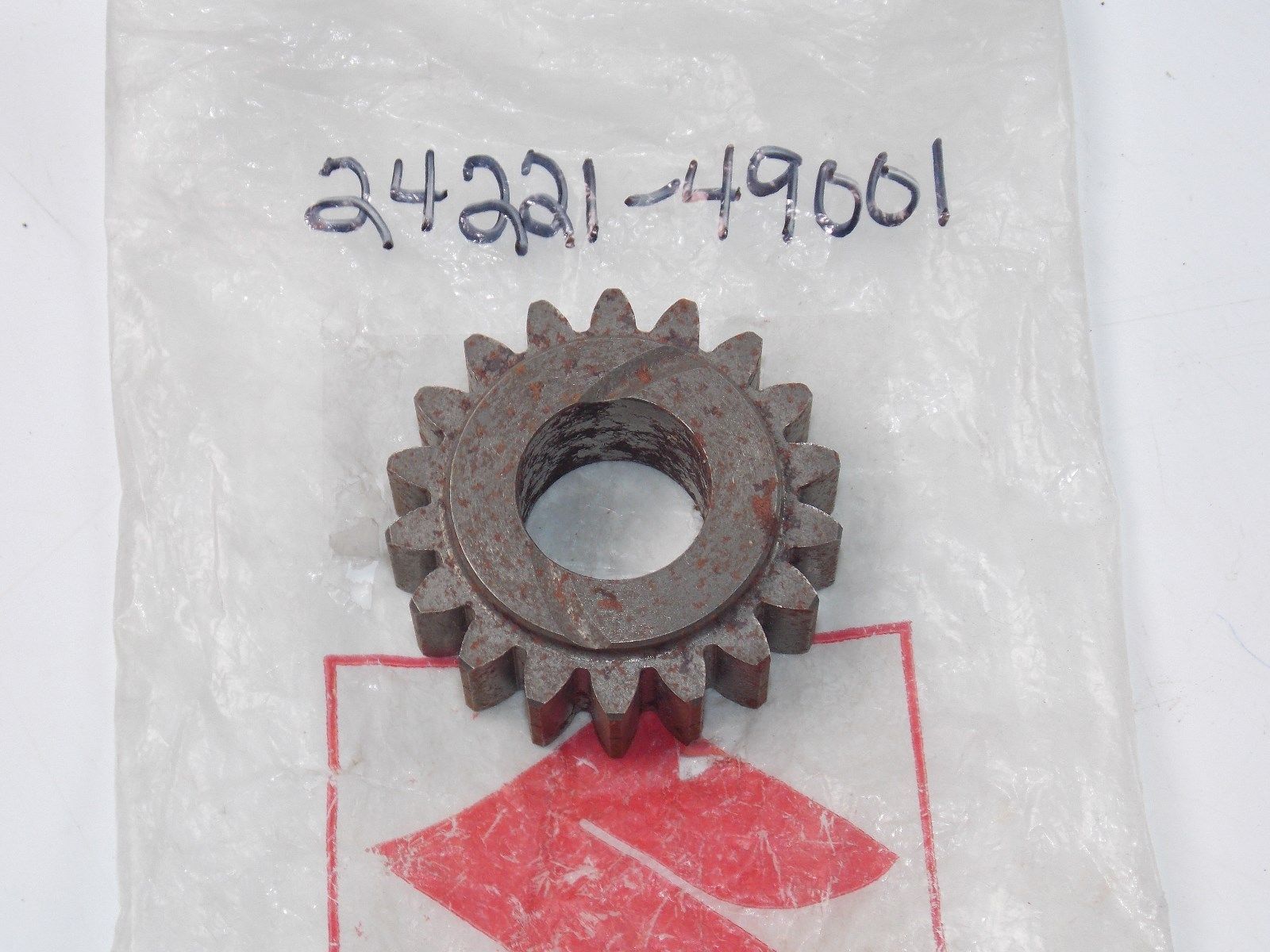 NOS SUZUKI 1979 1980 1981 1982 1983 2ND DRIVEN GEAR GS1000  GS750  24221-49001 - MotoRaider