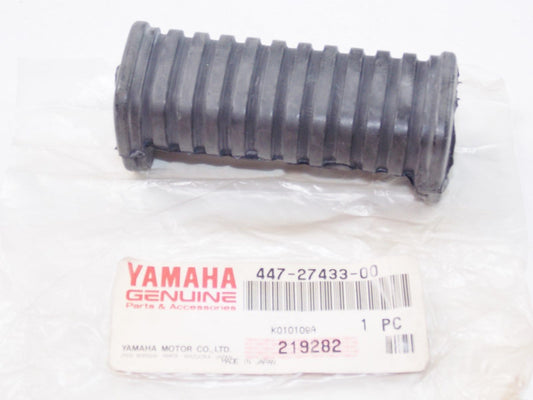 NOS YAMAHA 1973-1985  REAR FOOTREST COVER TX500 XS500 SR250 FJ600 447-27433 - MotoRaider
