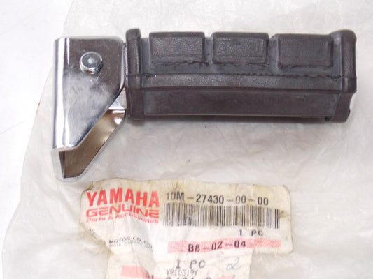 NOS YAMAHA  1982 1983 LEFT REAR FOOTREST ASSY. XJ1100 XV500  10M-27430 - MotoRaider