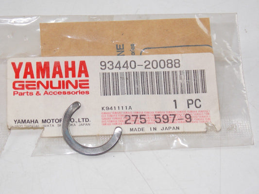 NOS YAMAHA  1981-2013  OUTER CIRCLIP  YFM225 YFB250 XR660 XV650   93440-20088 - MotoRaider