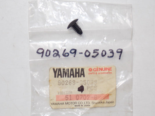 NOS YAMAHA  1988-2015 SPECIAL SHAPE RIVET VK540 VT480 VX750 XVS650   90269-05039 - MotoRaider
