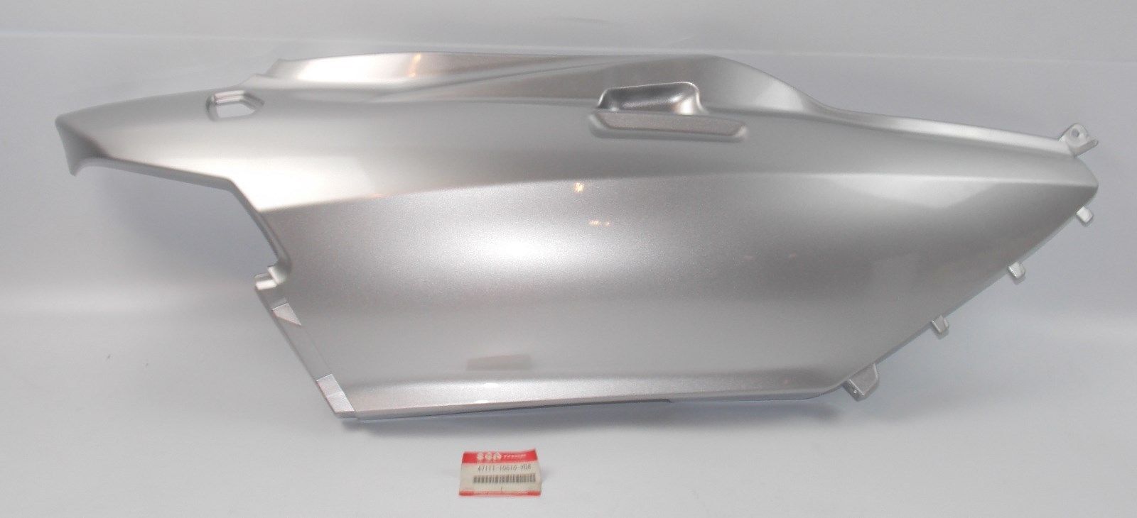 NOS SUZUKI 2003 2004 2005 RIGHT REAR SIDE COVER AN650  47111-10G10-YD8 - MotoRaider