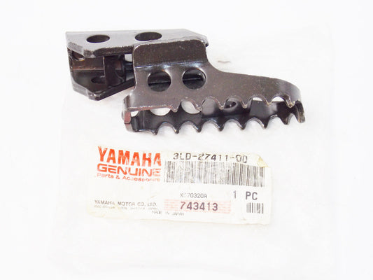 OEM YAMAHA 1996 2004 2015 TTR90 XT250 YZ80 LEFT FOOT PEG REST STAND 3LD-27411 - MotoRaider