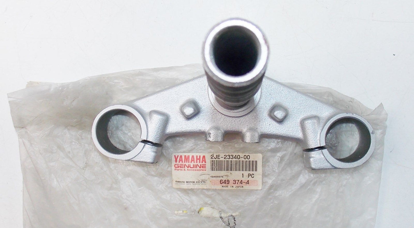 NOS YAMAHA  1986 1987 UNDER BRACKET FZX700  2JE-23340-00 - MotoRaider