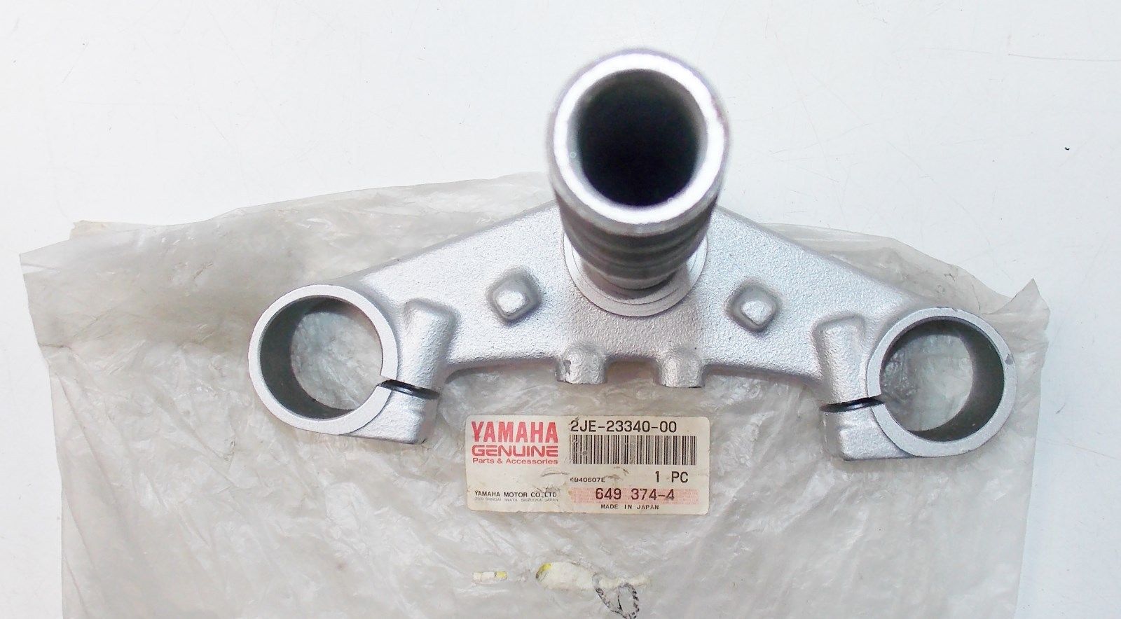 NOS YAMAHA  1986 1987 UNDER BRACKET FZX700  2JE-23340-00 - MotoRaider
