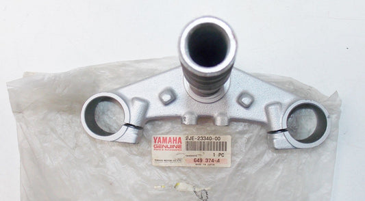 NOS YAMAHA  1986 1987 UNDER BRACKET FZX700  2JE-23340-00 - MotoRaider