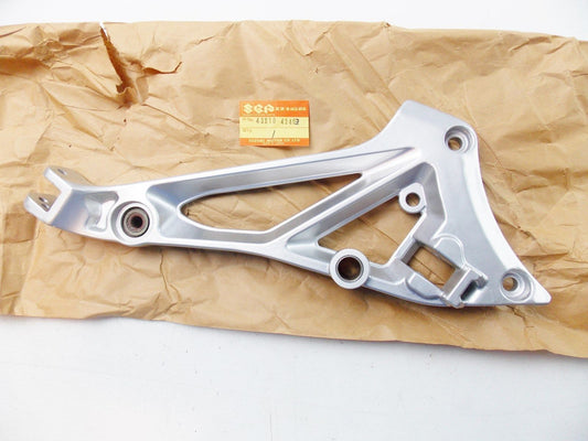 NOS SUZUKI 1983 1984 1985 1986 R FOOTREST MUFFLER BRACKET GS550  43810-43403 - MotoRaider