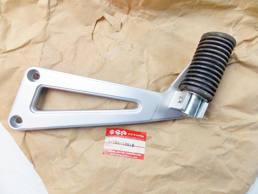 NOS SUZUKI 1991 1992 1993 LEFT PILLION FOOTREST DR650   43700-12D11 - MotoRaider