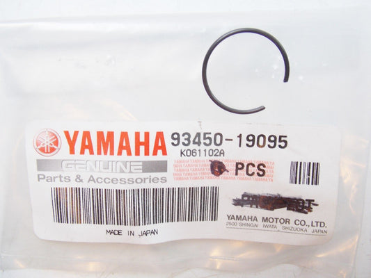 NOS YAMAHA 1983-2016 INNER CIRCLIP YFM350 XVZ13 FJR13 VMX17 RS90 93450-19095 - MotoRaider