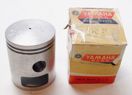 NOS YAMAHA 1964 1965 PISTON 2 O/S 0.50 YA6  137-11636-61 - MotoRaider