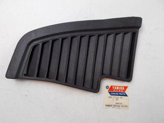 NOS YAMAHA 1979 1980 LOUVER 2 EC540   8H8-77132-00 - MotoRaider