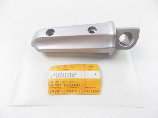 NOS KAWASAKI 1984-1990 RR RIGHT STEP ZX600/900/1000  EN450  34028-1122 - MotoRaider