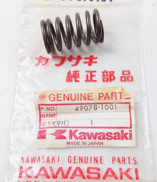 NOS KAWASAKI  1980-2005 VALVE INNER SPRING ZR1100 ZX750 ZN1100 KZ550 49078-1001 - MotoRaider
