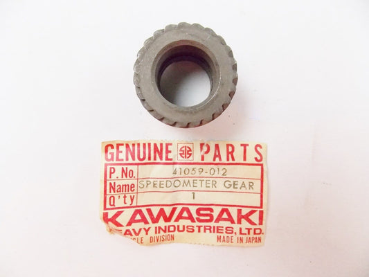 NOS KAWASAKI 1971-1975 SPEEDOMETER GEAR F7  41059-012 - MotoRaider