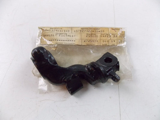 NOS YAMAHA 1974 1975 1976 FOOTREST BRACKET 2 DT100 DT175  437-27422-10-00 - MotoRaider