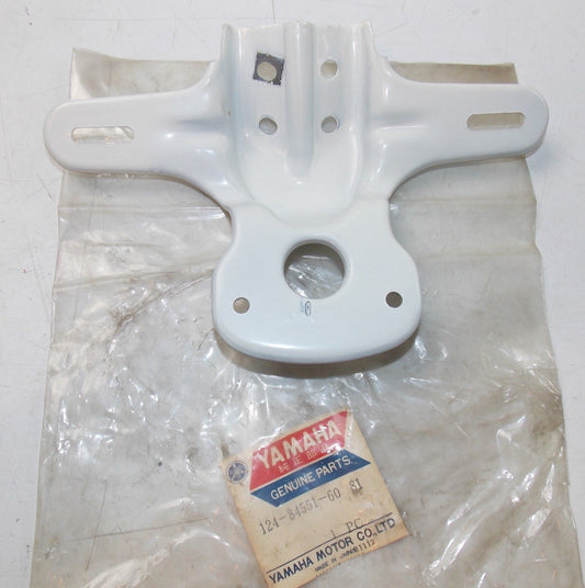 NOS YAMAHA 1963-1966 LICENCE BRACKET YG1 YJ1 YJ2 YGS1  124-84551-60 - MotoRaider