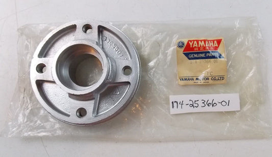 NOS YAMAHA 1968 1971 1972 1974 1975 HUB CLUTCH YCS1 CS3/5 RD200  174-25366-01 - MotoRaider