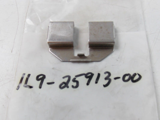 NOS YAMAHA  1982 RETAINER (TWO)  XJ650  1L9-25913-00 - MotoRaider