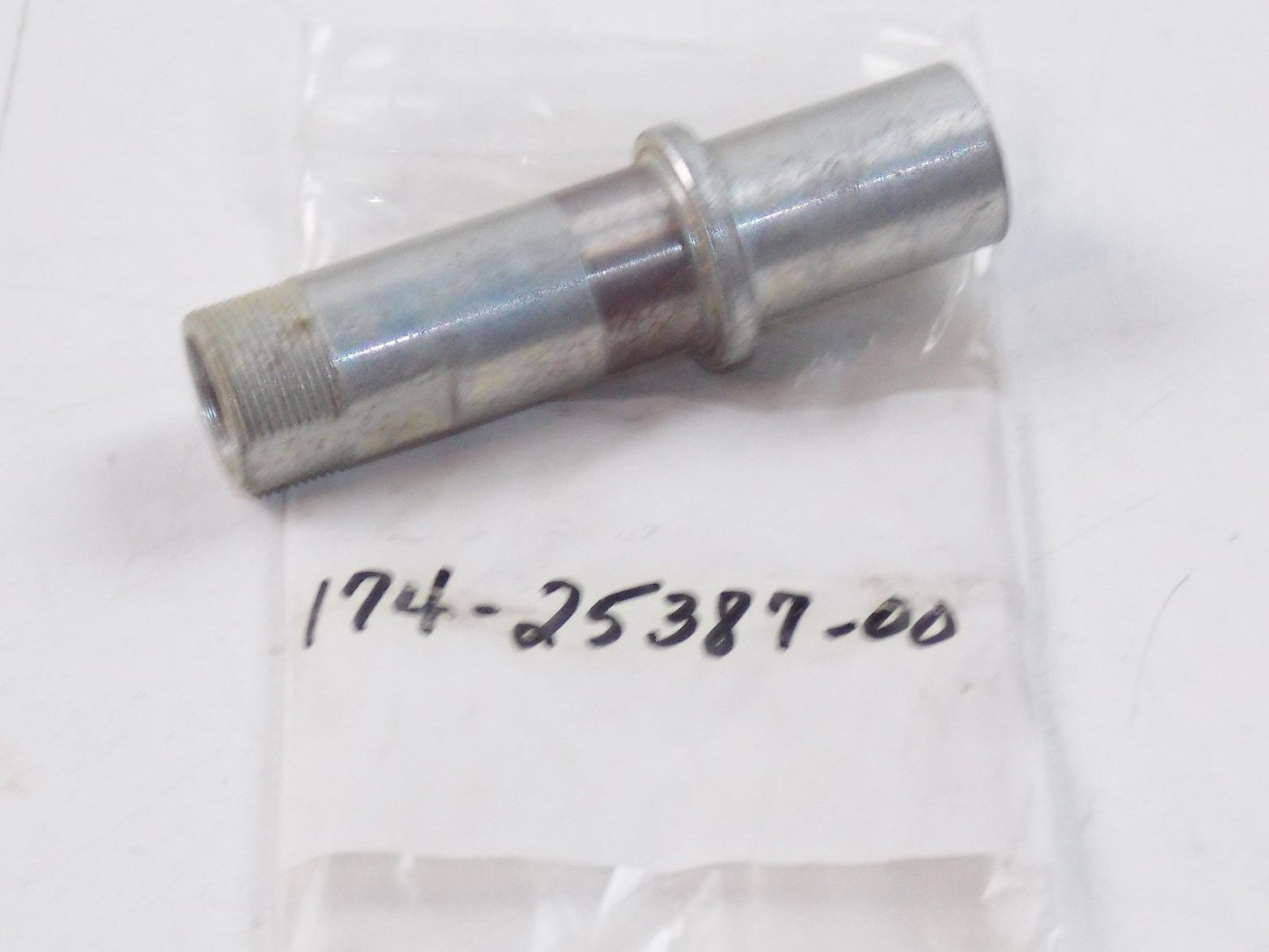 NOS YAMAHA 1967-68 1972 1974-76 R WHEEL SPROCKET AXLE CS3/5 RD200  174-25387-00 - MotoRaider