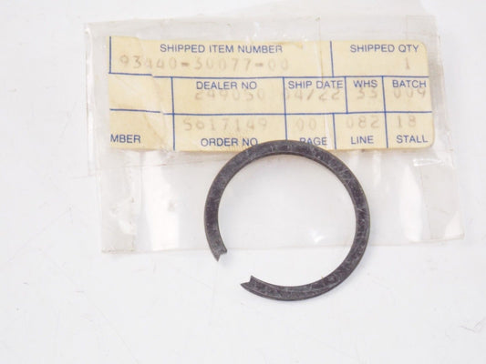 NOS YAMAHA 1980-2015 TRANSMISSION CIRCLIP OUTER 93440-30077 - MotoRaider