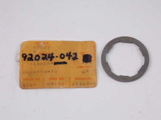 NOS KAWASAKI 1973-2006 THRUST WASHER 26MM ZR1100 ZN1300 KZ900 ZX1100  92024-042 - MotoRaider