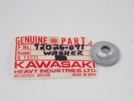 NOS KAWASAKI 1971-1975 CRANK SHAFT R.H. SPACER F8 F9  92026-071 - MotoRaider