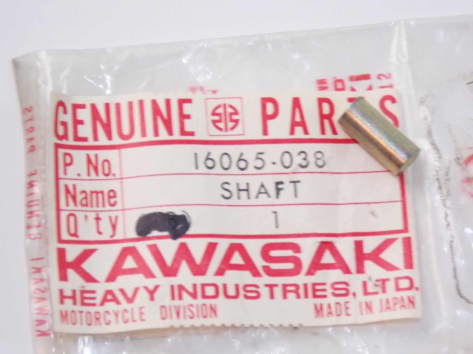NOS KAWASAKI 1973-1975 THROTTLE SHAFT HOLDER Z1 16065-038 - MotoRaider