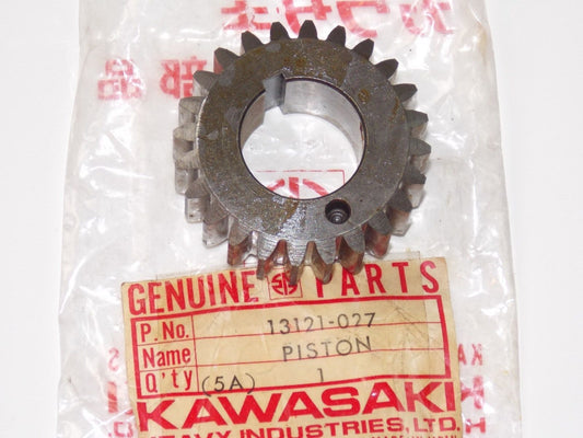 NOS KAWASAKI 1971-1979 PRIMARY PINION F7 KD175 KE175 ENDURO  13121-027 - MotoRaider