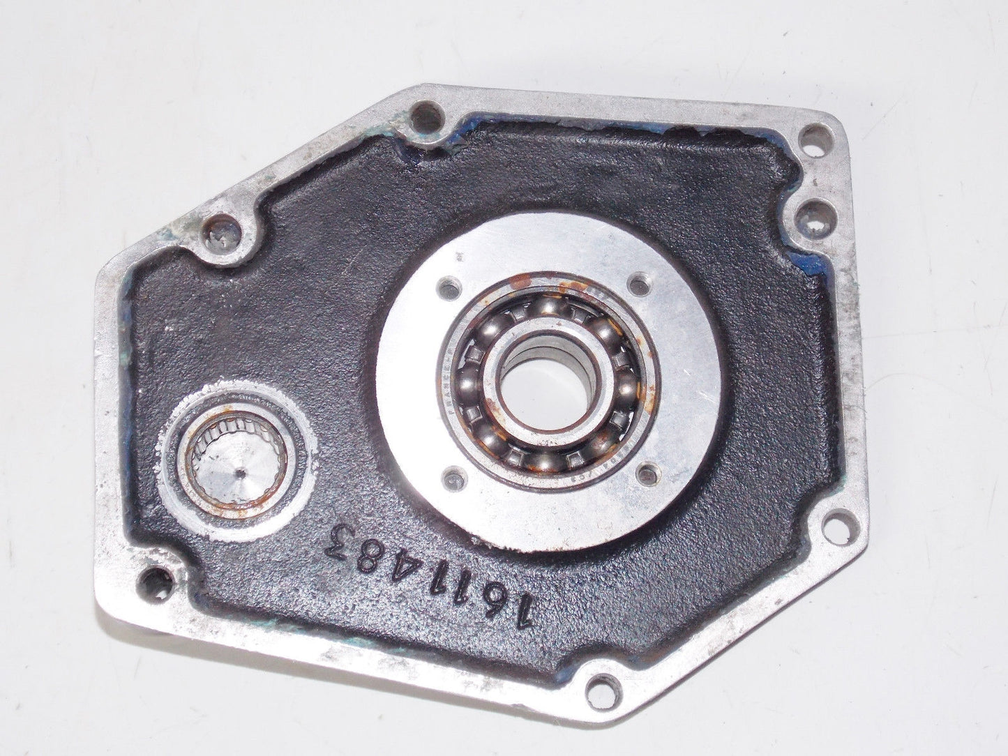 1977 HUSQVARNA 360 AUTOMATIC TRANSMISSION COVER PLATE BEARING MOTOR 2053 GEARBOX - MotoRaider