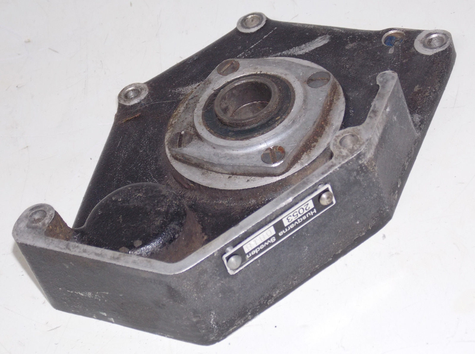 1977 HUSQVARNA 360 AUTOMATIC TRANSMISSION COVER PLATE BEARING MOTOR 2053 GEARBOX - MotoRaider