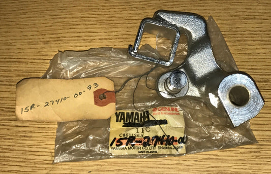 NOS YAMAHA 1982-83 XJ750 MAXIM LH FRONT FOOT REST MOUNT BRACKET 15R-27410-00-93 - MotoRaider