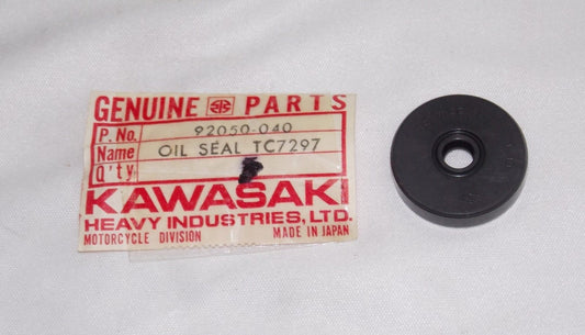 NOS KAWASAKI 1973 1974 1975 1976 1977 1978 OIL SEAL S1 S3 KH250/400  92050-040 - MotoRaider