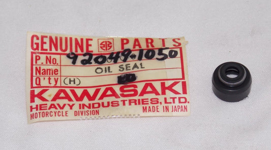 NOS KAWASAKI 1980-1993 OIL SEAL KZ550 ZX550 ZR550  92049-1050 - MotoRaider