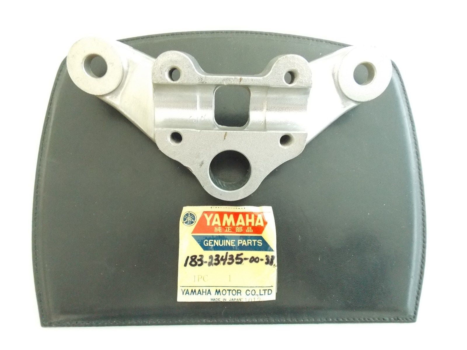 NOS YAMAHA  1968 1969 1970 1971 CROWN HANDLE YAS1 HS1  183-23435-00-38 - MotoRaider