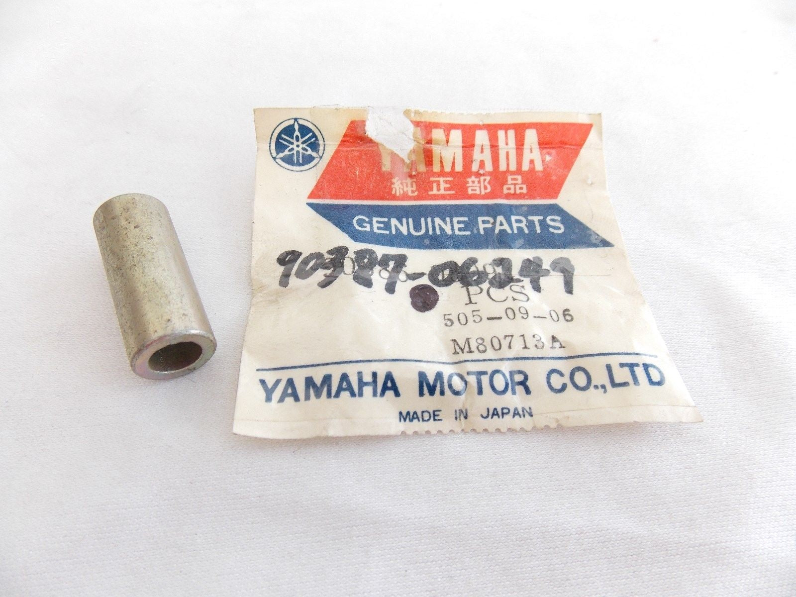 NOS YAMAHA  1976-1999 COLLAR XS650/750 /1100 XJ650/750 XV1000/750  90387-06249 - MotoRaider