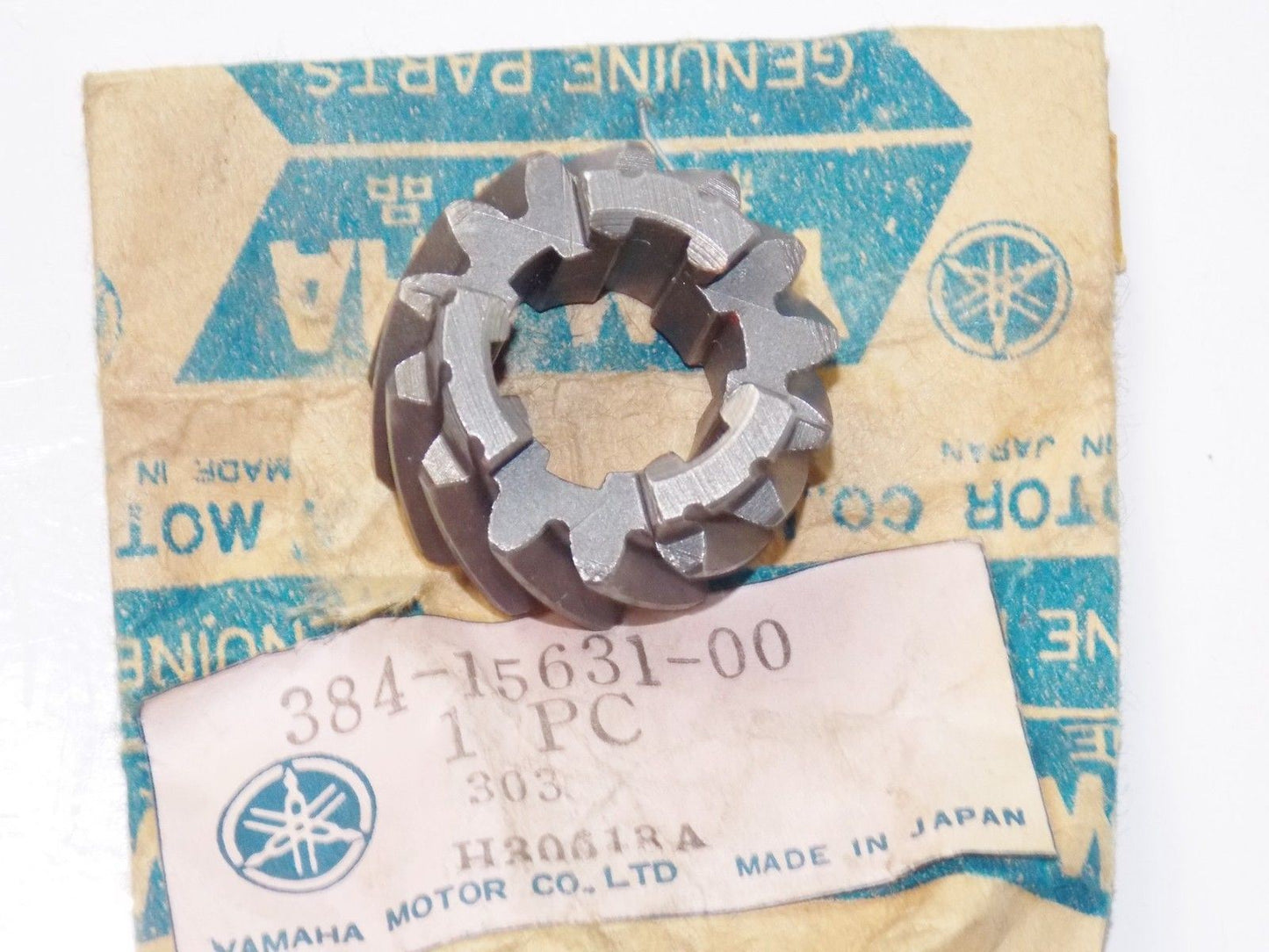 NOS OEM YAMAHA 1976-82 LB802AC/D/E LB50PE/F/G/H/J GEAR KICK PINION #384-15631-00 - MotoRaider