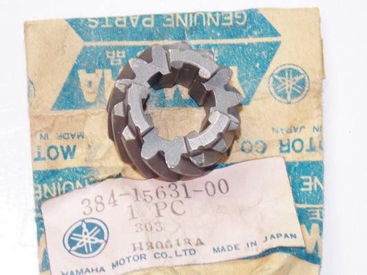 NOS OEM YAMAHA 1976-82 LB802AC/D/E LB50PE/F/G/H/J GEAR KICK PINION #384-15631-00 - MotoRaider