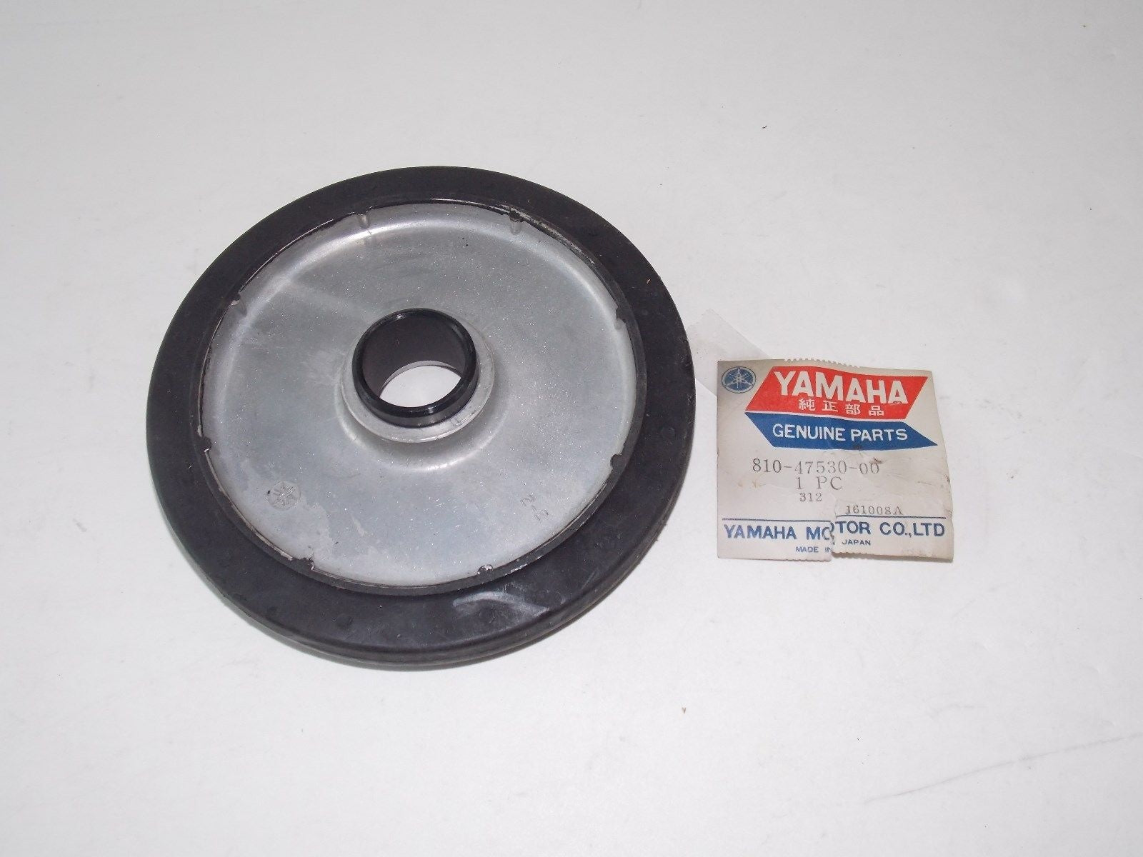 NOS OEM YAMAHA 1970-1974 1976 1977 WHEEL GUIDE SRX440 SW396 GS300  810-47530-00 - MotoRaider