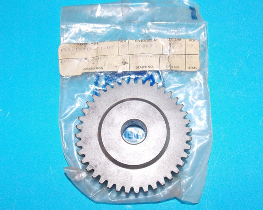 NOS YAMAHA 1966 1967 TRANSMISSION 1ST WHEEL GEAR YL1  132-17211-01 - MotoRaider